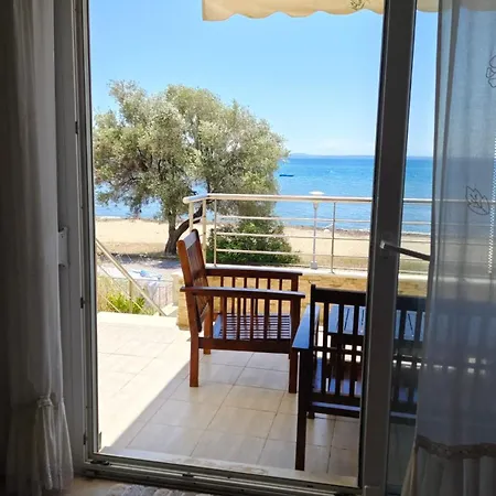 Porto Maria Beachfront 게라크니