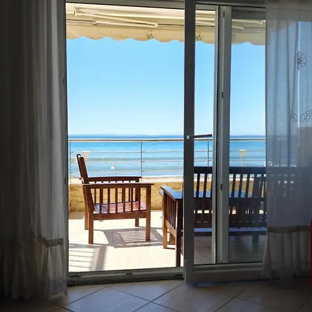 Porto Maria Beachfront Ferienhaus *